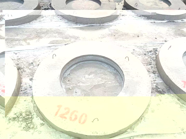 　　水泥預制蓋闆